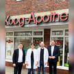 Besuch vor Ort: Garg fragt nach pDL-Nutzen Garg (links) und Kumbartzky (rechts) zu Besuch in der Koog-Apotheke