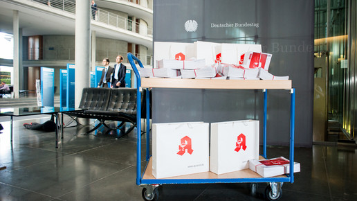 ABDA uebergabeunterschriften03 domma