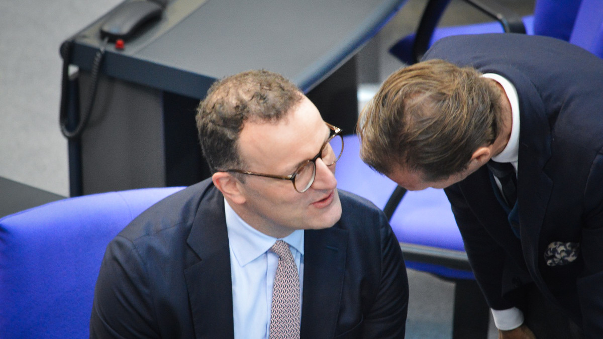 Noch „okay“: Spahn bleibt Fraktionschef | APOTHEKE ADHOC