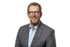 Rechtsanwalt Marco Dohmen lächelt.