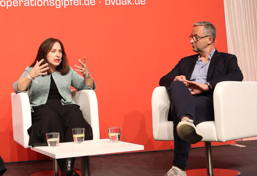 Apothekerin Ina Lucas mit Manager Olaf Heinrich. 