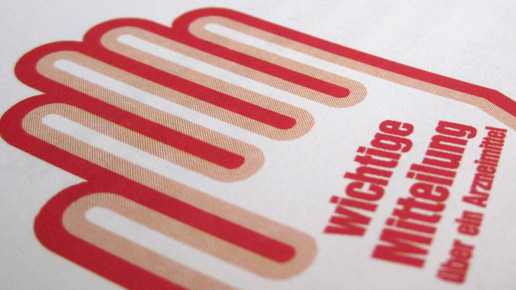 Foto: Rote-Hand-Brief-Logo auf Papier.