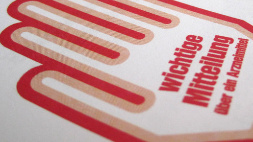 Foto: Rote-Hand-Brief-Logo auf Papier.