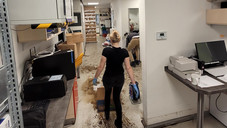 Aufräumarbeiten in der Apotheke abgeschlossen