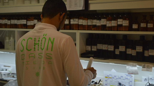 Korkmaz Rueckenansicht Labor marienapo