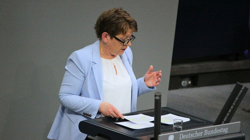 Tanja Machalet spricht im Bundestag