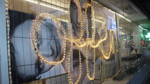 k10-apo reklame schaufenster k10