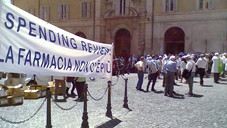 Apotheker-Demo vor dem Regierungspalast