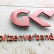 Cannabisblüten: Kein Arzneimittel, keine Erstattung Logo des GKV-Spitzenverbands an einer Gebäudewand
