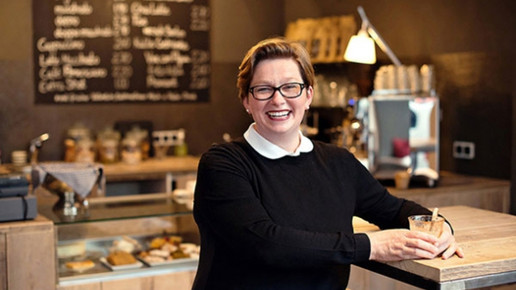 black coffee pharmacy inhaberin2 leni moretti photography