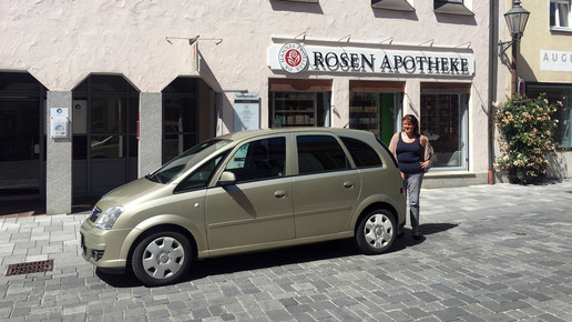 rosen-apotheke2 parkplatz-Sanduhr rosen-apo
