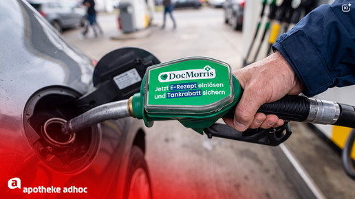 Montage zeigt Tankstelle mit DocMorris-Werbung