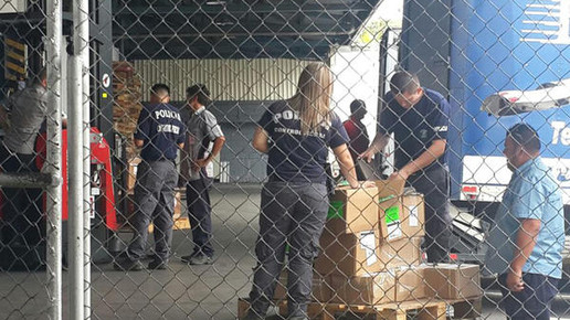 8-COSTA-RICA-Police-Inspecting-Shipment-of-Suspected-Illicit-Medicines sqligalleryslider Image