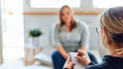 Foto: Eine Gesprächssituation in einer psychotherapeutischen Praxis