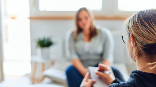 Foto: Eine Gesprächssituation in einer psychotherapeutischen Praxis