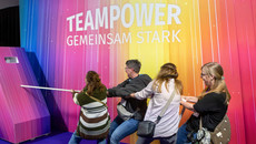 Teampower beim Tauziehen auf der APOTHEKENTOUR