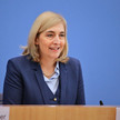 Nina Warken spricht in der BPK