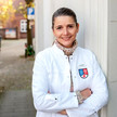 Notdienst-Anrufe: „Apotheken werden ausgenutzt“ Apothekerin Vera Potthoff vor ihrer Apotheke.