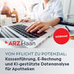 Von Pflicht zu Potenzial: Kasse, E-Rechnung & KI Nahaufnahme einer Person im Kittel am Laptop in einer Apothekenumgebung. Die Grafik bewirbt ein ARZ Haan Webinar zu Kassenführung, E-Rechnung und KI-gestützter Datenanalyse für Apotheken.
