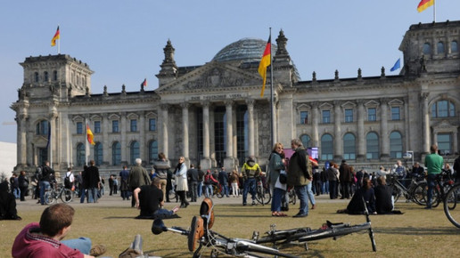 0003-menschen vor reichstag eh aaneu