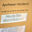 notdienst dienstbereit schild-aa Notdienstschild an Apotheke
