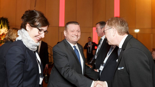 wlat2017 13 groehehandshake akwl Muensterview