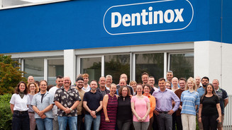 Das Team des Berliner Herstellers Dentinox.