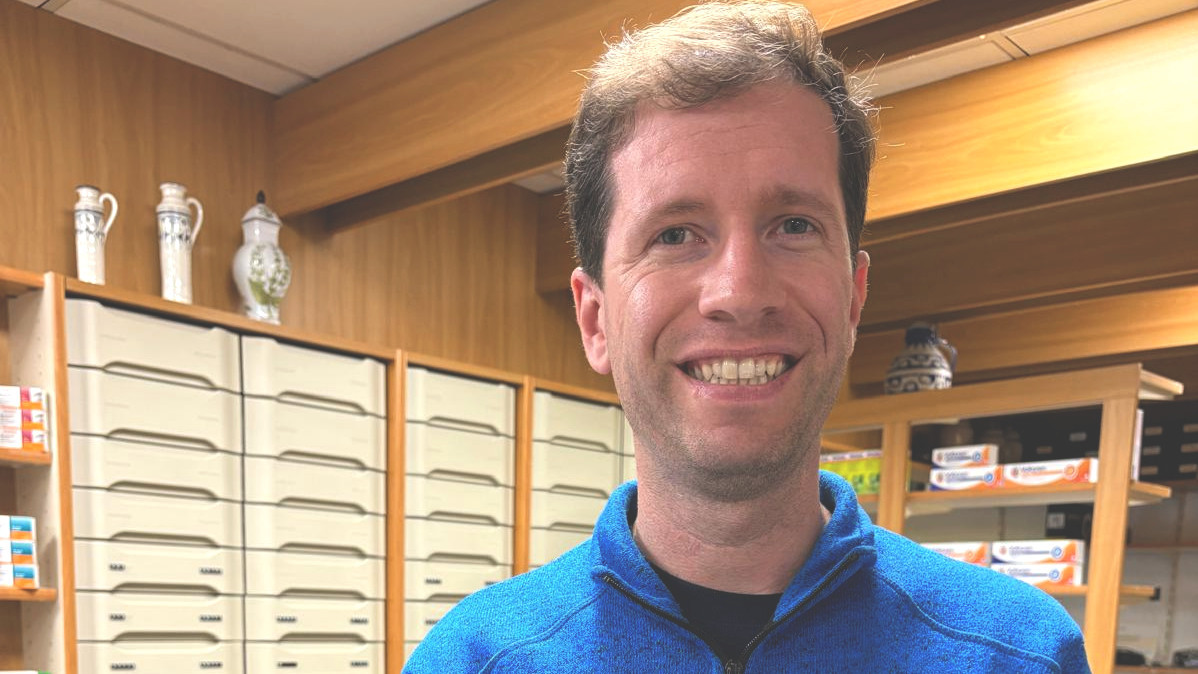 Sp-t-sp-ter-Notdienstplan-Apotheker-unterbricht-Familienurlaub