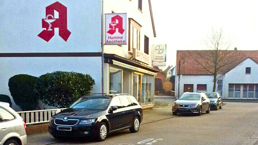 Seitenansicht der inzwischen bereits geschlossenen Humme-Apotheke in Groß Berkel 