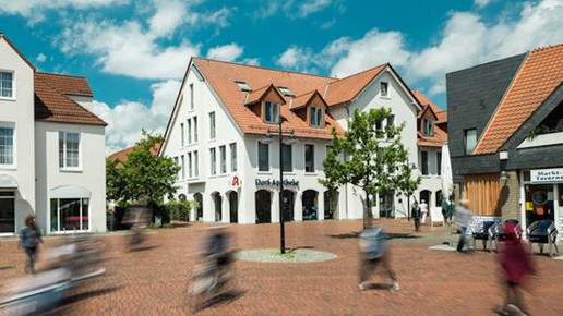 Die Dorf-Apotheke in Bielefeld von außen. Mehr dazu im Artikel.