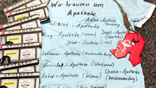 Kittel mit Namen geschlossener Apotheken
