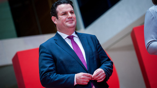 Heil „schwer irritiert“ über Spahn