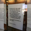 Anti-Masken-Schild: Anzeige gegen Apotheke Anti-Masken-Schild: Anzeige gegen Apotheke
