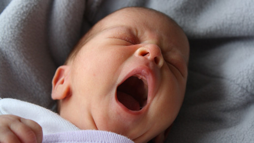 baby gaehnt sandra werner pixelio de