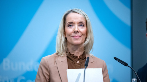 Stefanie Stoff-Ahnis lächelt