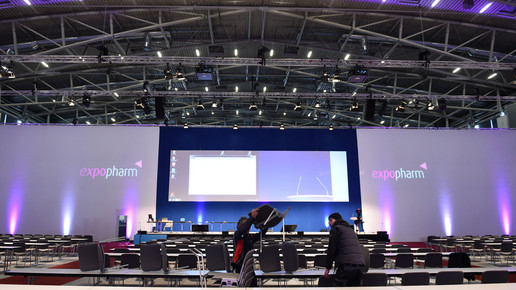 expo2016 aufbau4 podium dat cs