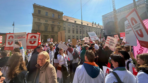 Protestler bei der Apotheken-Demo in München