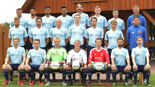 FC FW Zetel Trikotvorstellung Sponsoring Apotheke am Rathaus Bernd Gentemann