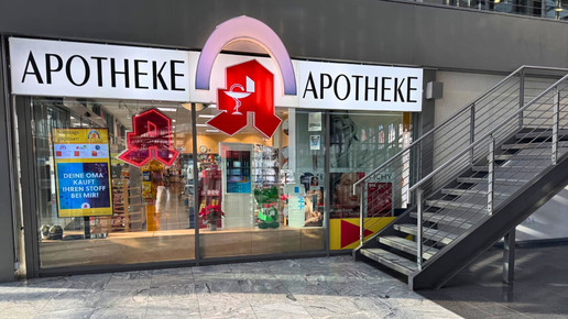 Foto: Front der Apotheke im Hauptbahnhof Darmstadt