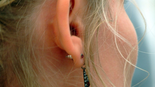 ohr blondefrau rebel pixeliode