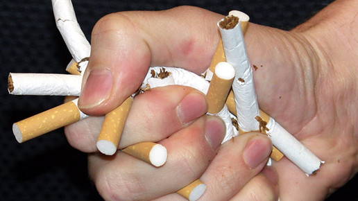zigaretten hand aaneu