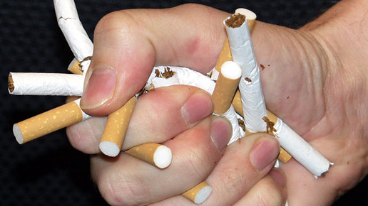 zigaretten hand aaneu