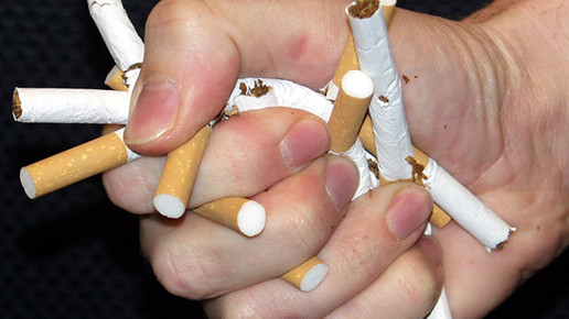 zigaretten hand aaneu