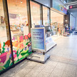 Zu sehr Apotheke? dm vor Gericht Eingang eines dm-Marktes