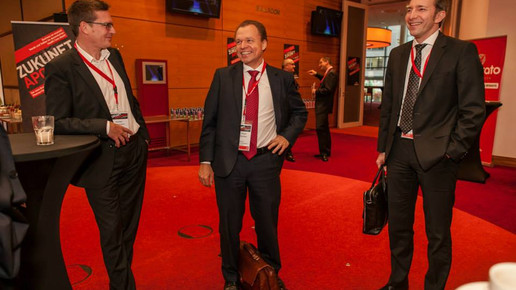 10153227 985201148163777 7156911883895827903 n