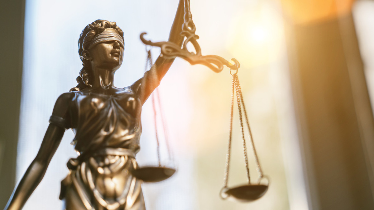 Abrechnungsbetrug-Pflegedienst-Team-vor-Gericht