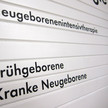 Säugling mit Koffein vergiftet? Wegweiser zu Frühgeborenen-Station