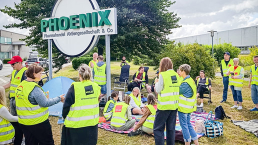 Verdi-Streik vor Phoenix-Niederlassung