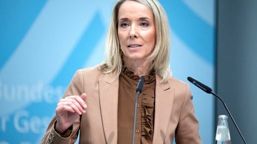 Stefanie Stoff-Ahnis auf Bühne