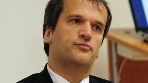 0009-hennrich denkt eh aaneu